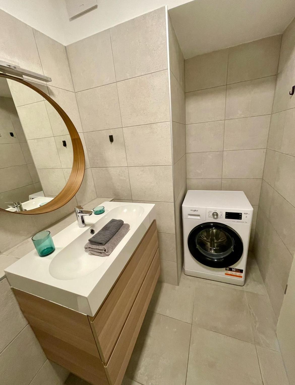 Apartamento Penthouse Young #Freeparking Budapest Exterior foto